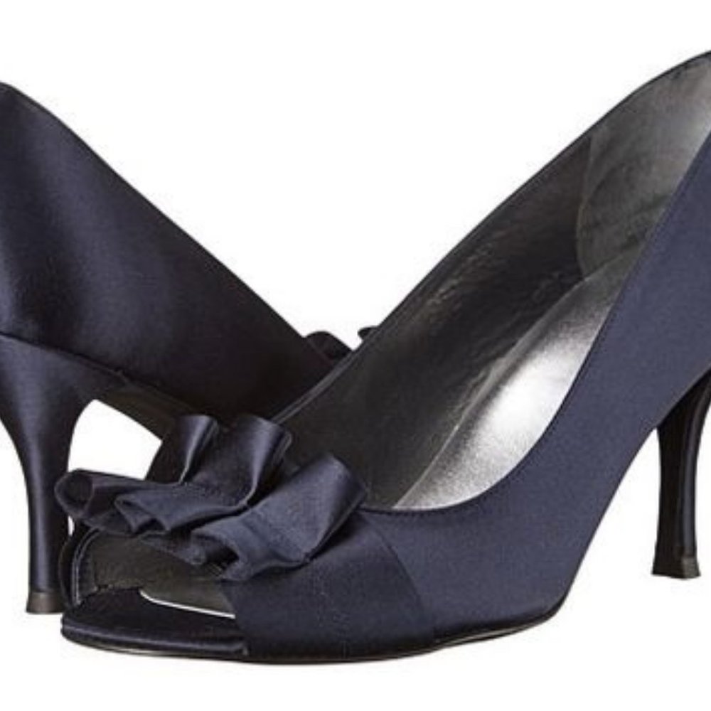 Stuart Weitzman 'GIGIRITZ' Navy Satin Heels